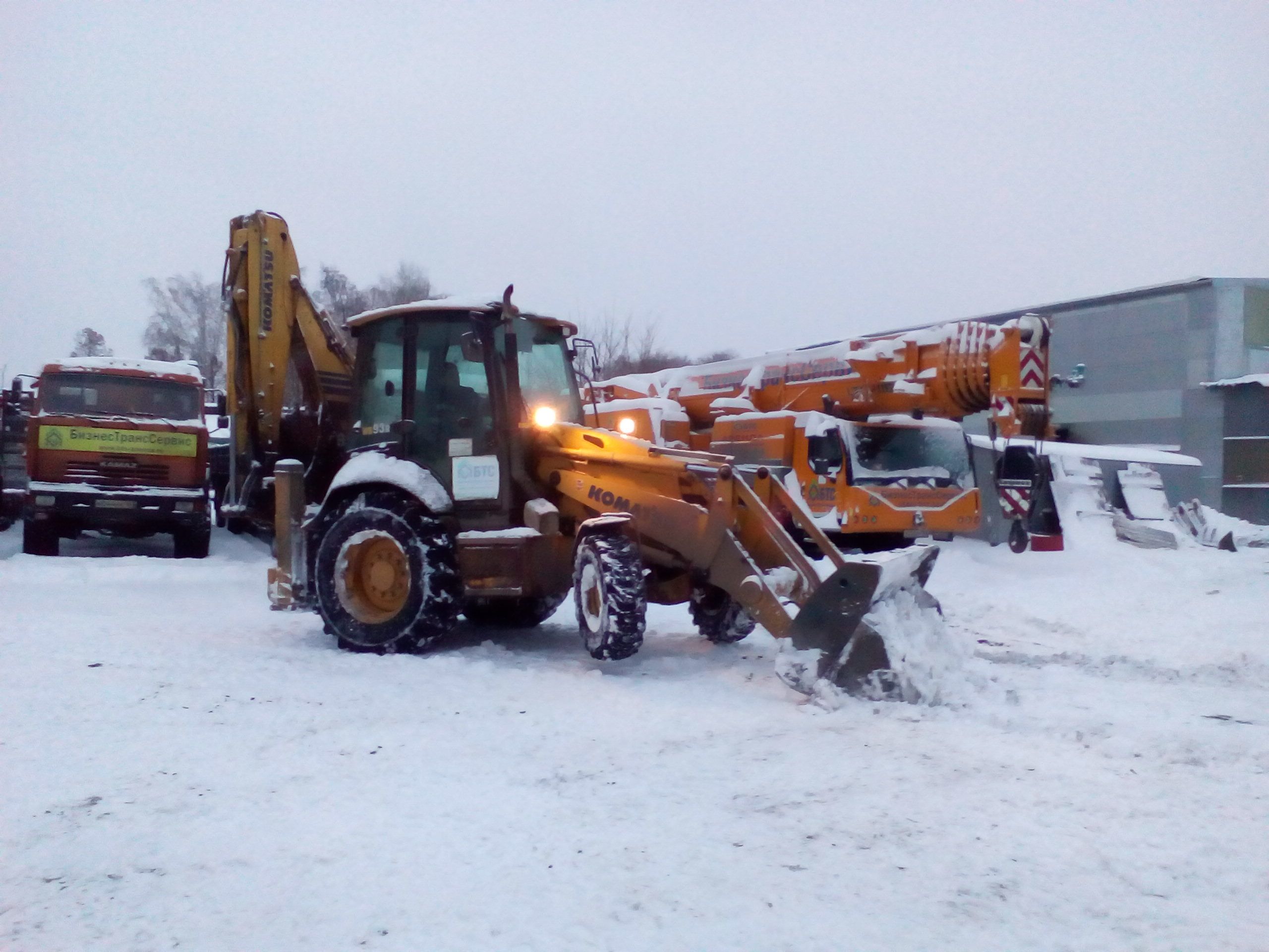 Komatsu WB 93R5 - фото 3