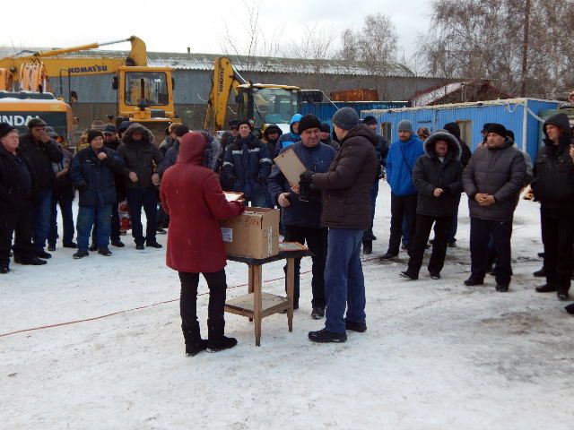 Ежегодное подведение итогов, награждение сотрудников компании, осмотр техники по итогам 2015 года.