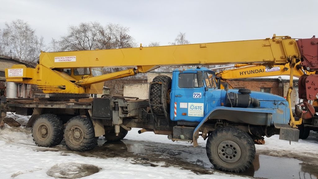 самоходный автокран KOMATSU LW-250M-3 г/п 26т, 1995 год выпуск